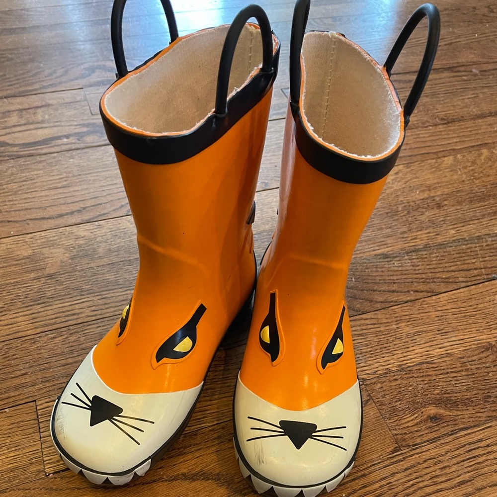 Boys tiger rain boots, size 13
